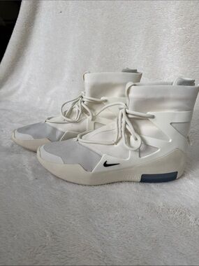 Men’s Nike fear of God 1 High-Top Sneakers in White and Light Gray
